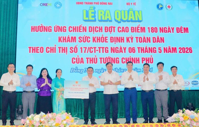 Bộ Y tế trao tặng cho trẻ em khó khăn ở Đồng Nai với tổng trị giá 500 triệu đồng.