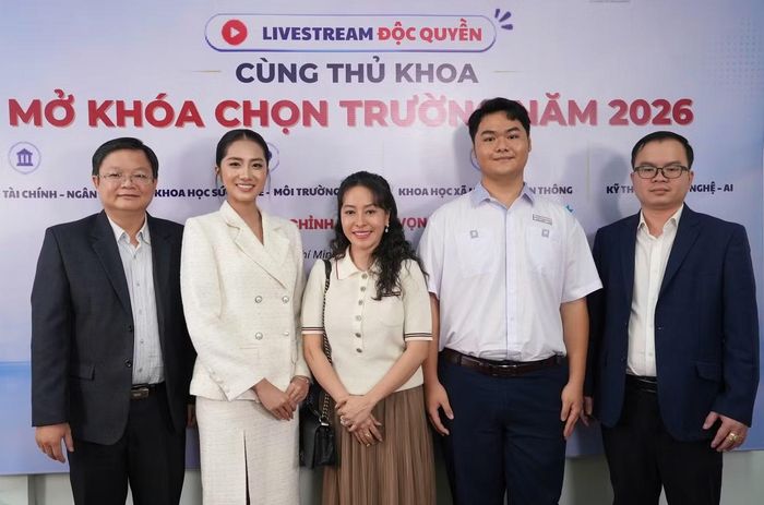 Chuỗi livestream "Cùng thủ khoa mở khóa chọn trường 2026" do Báo Tiền Phong thực hiện, quy tụ các thủ khoa, á khoa, chuyên gia tuyển sinh và lãnh đạo nhiều trường đại học.