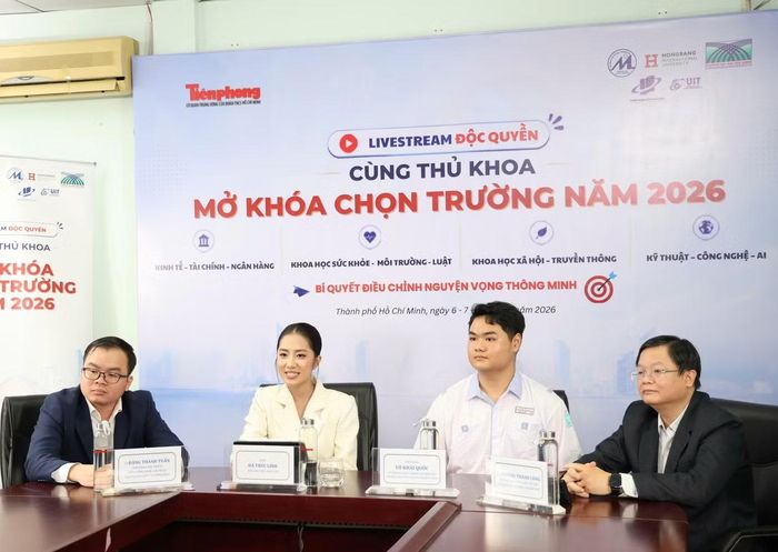 Chuỗi livestream "Cùng thủ khoa mở khóa chọn trường 2026" nhận về nhiều câu hỏi trực tuyến từ các bạn 2K8 và phụ huynh.
