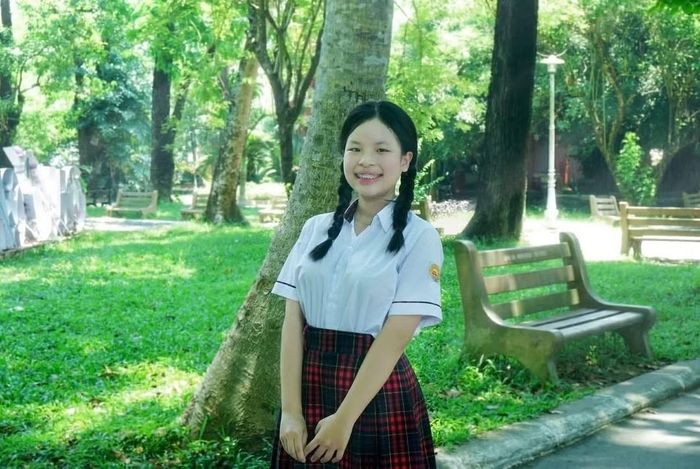 Thanh Hà không bỏ lỡ các hoạt động ngoại khóa "ê hề" ở THPT chuyên Quốc học Huế, coi đây là cơ hội để kết nối với bạn bè cùng trường, bổ sung kỹ năng, kinh nghiệm "thực chiến".