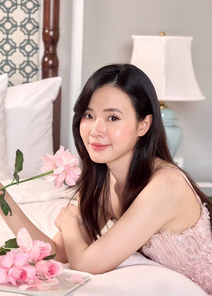 Midu vẫn được khen là người đẹp không tuổi