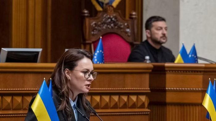 Tuy nhiên, Tổng thống Zelensky không nêu lý do cụ thể dẫn tới quyết định miễn nhiệm, đồng thời cũng chưa công bố ứng viên sẽ đảm nhận cương vị Thủ tướng trong thời gian tới.