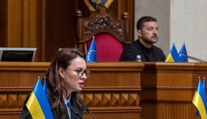 "Tôi rất biết ơn bà Yulia Svyrydenko vì công việc rõ ràng, ổn định và hiệu quả trên cương vị Thủ tướng Ukraine, cũng như những năm tháng phục vụ hiệu quả. Tôi đã trao cho bà cơ hội lãnh đạo lĩnh vực mới trong quan hệ với một đối tác chủ chốt", ông Zelensky cho biết.