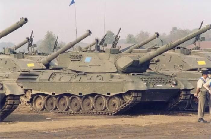Xe tăng Leopard 1A5 được trang bị động cơ diesel 10 xi lanh MTU MB 838 CaM 500 công suất 819 mã lực, cho tốc độ tối đa 65 km/h trên đường tốt.