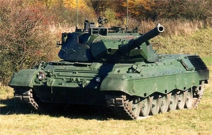Những xe tăng Leopard 1A5 đầu tiên được chuyển giao cho Quân đội Tây Đức vào đầu năm 1987 và được coi là "tiêu chuẩn" của dòng xe tăng Leopard 1 ngày nay.