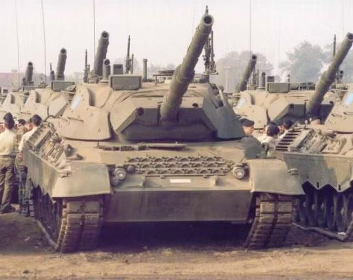 Thông số cơ bản của xe tăng chiến đấu chủ lực Leopard 1A5: Trọng lượng 42,2 tấn; chiều dài 9,54 m (với pháo quay về phía trước); chiều rộng 3,37 m; chiều cao 2,7 m.