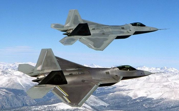 CENTCOM cho biết trong Chiến dịch Epic Fury, máy bay chiến đấu F-22 Raptor thực hiện các nhiệm vụ tấn công chính xác nhằm vào hệ thống phòng không, cơ sở hạ tầng liên quan đến chương trình hạt nhân và các trung tâm chỉ huy của Lực lượng Vệ binh Cách mạng Hồi giáo Iran (IRGC).