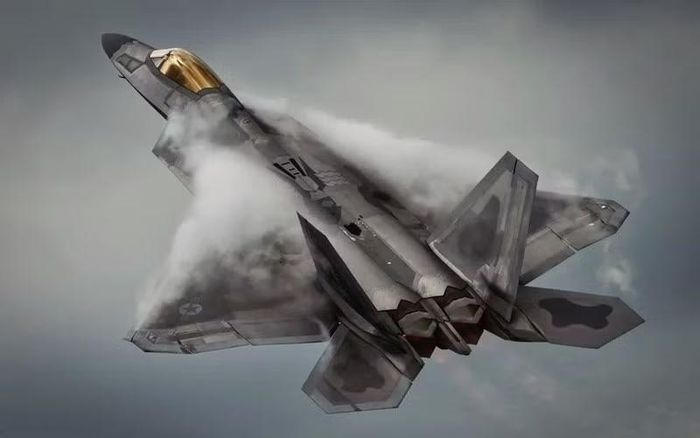 CENTCOM cũng cho biết F-22 phối hợp cùng máy bay ném bom chiến lược B-2 Spirit và máy bay tác chiến điện tử EA-18G Growler trong các đợt không kích nhiều lớp nhằm chế áp hệ thống phòng không của Iran.