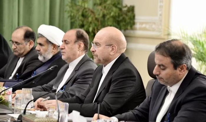 "Chúng tôi sẽ kiên quyết chống lại họ và đảm bảo quyền lợi của người dân Iran", ông Ghalibaf tuyên bố.