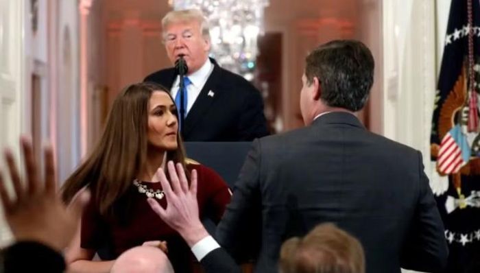 Một nghị sĩ giấu tên cho rằng ông Trump dường như không đặt ưu tiên vào cuộc bầu cử giữa kỳ, trong khi các nghị sĩ mới là những người phải đối mặt với sức ép từ cử tri.