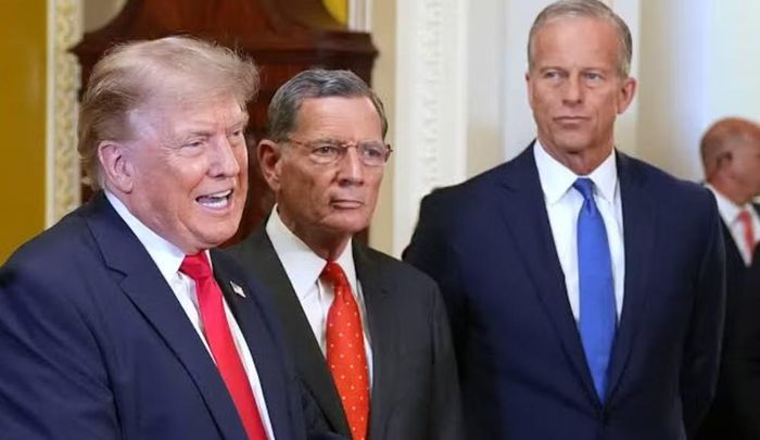 Việc Tổng thống Mỹ Donald Trump tuyên bố chấm dứt thỏa thuận ngừng bắn với Iran và nối lại các cuộc không kích đã đặt đảng Cộng hòa vào tình thế khó xử, buộc nhiều nghị sĩ phải lựa chọn giữa việc tiếp tục ủng hộ Tổng thống hoặc bày tỏ quan điểm thận trọng trước một cuộc xung đột có nhiều rủi ro.