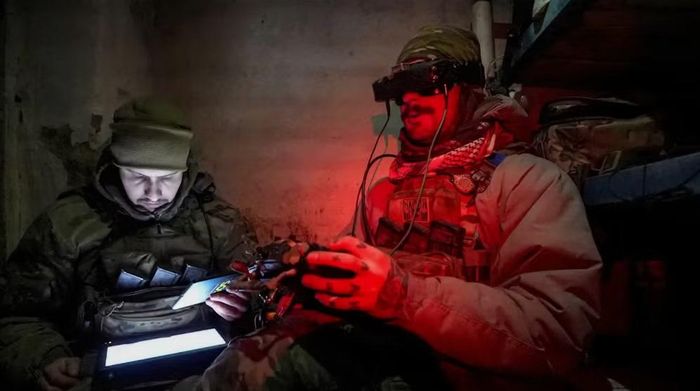 Trong khi đó, các loại tên lửa và máy bay không người lái tầm xa do Ukraine sản xuất đang đóng vai trò quan trọng trong các cuộc tập kích nhằm vào cơ sở lọc dầu, kho hậu cần và các mục tiêu quân sự của Nga, đặc biệt tại bán đảo Crimea.