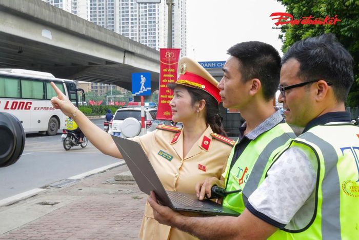 Các màn hình được lắp đặt tại nhiều vị trí có lưu lượng phương tiện lớn như nút giao Quốc lộ 3 - Quốc lộ 18, Võ Chí Công - Nguyễn Hoàng Tôn, Quốc lộ 2 - Võ Văn Kiệt, Quang Trung - Lê Trọng Tấn, Đàm Quang Trung - Cổ Linh, cầu vượt Mai Dịch cùng nhiều tuyến đường cửa ngõ và trục giao thông chính của Thủ đô.