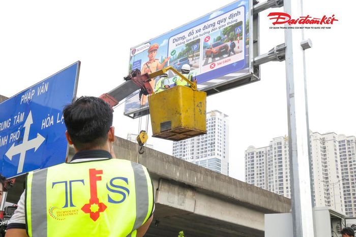 Theo kế hoạch, từ ngày 15/7, 36 màn hình LED sẽ được vận hành tại nhiều nút giao thông trọng điểm trên địa bàn thành phố nhằm cung cấp thông tin giao thông theo thời gian thực, hỗ trợ người dân chủ động điều chỉnh lộ trình, góp phần giảm ùn tắc và nâng cao hiệu quả điều hành giao thông.