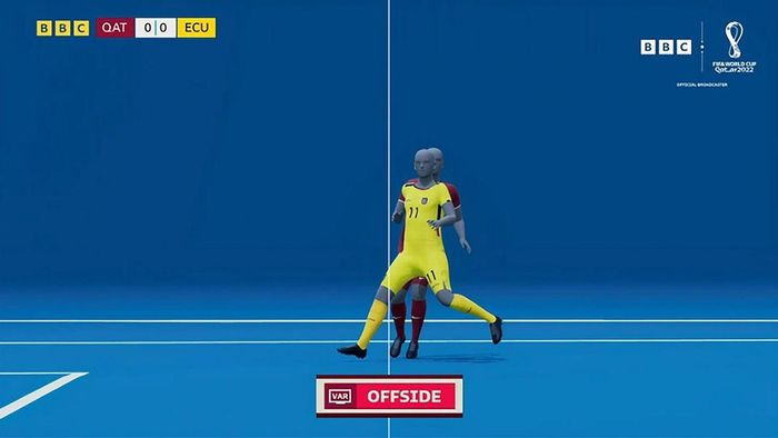 VAR, Hawk-Eye và hệ thống việt vị bán tự động đang trở thành một phần không thể thiếu tại nhiều giải đấu lớn, giúp giảm sai sót nhưng cũng trao cho AI nhiều quyền quyết định hơn trên sân. Ảnh: ESPN.