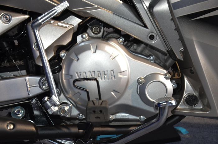 "Trái tim" của Yamaha Exciter 135 là khối động cơ 4 thì, xy-lanh đơn dung tích 135 cc, làm mát bằng dung dịch, sản sinh công suất tối đa 11,33 mã lực tại 8.500 vòng/phút, mô-men xoắn cực đại 11,65 Nm tại 5.500 vòng/phút.
