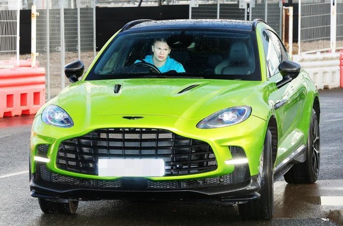 Chiếc Aston Martin DBX707 của Erling Haaland. Ảnh: Eamonn, James Clarke/The Sun.