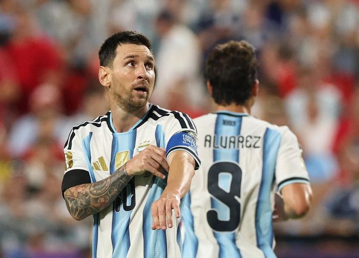 Messi không còn di chuyển nhiều, nhưng mỗi lần chạm bóng đều có thể thay đổi cục diện trận đấu.