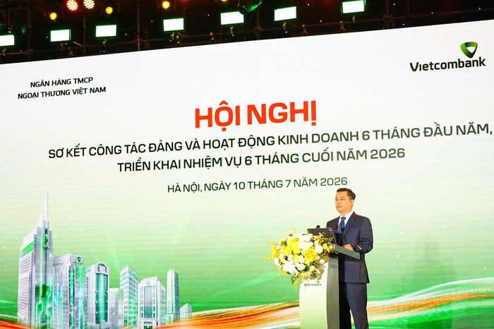  Ông Nguyễn Thanh Tùng - Chủ tịch HĐQT Vietcombank - chia sẻ tình hình kinh doanh 6 tháng đầu năm của ngân hàng. Ảnh: VCB. 