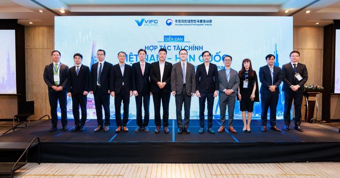 Các chuyên gia Việt Nam và Hàn Quốc tại diễn đàn sáng 13/7. Ảnh: BTC.
