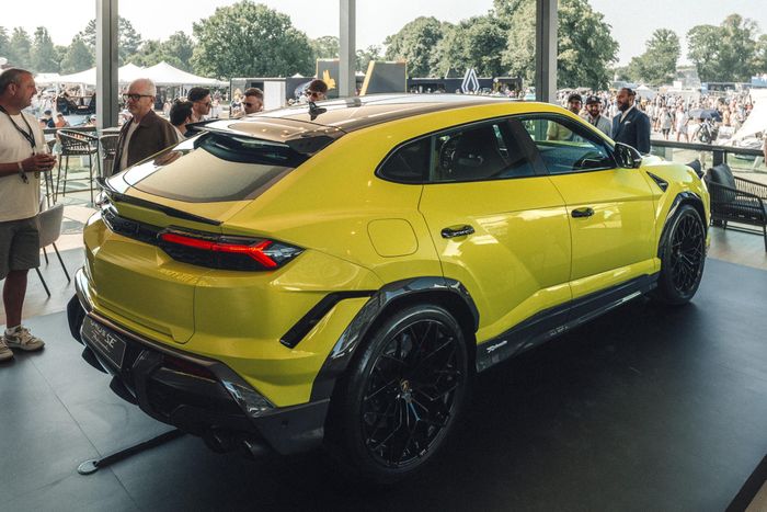  Mức giá của siêu xe này vẫn chưa được công bố. Trước đó, Lamborghini Urus SE có giá khởi điểm từ 252.000 USD tại Mỹ, và lên đến 270.000 USD với Urus Performante. 