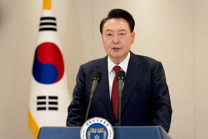 Cựu Tổng thống Hàn Quốc Yoon Suk Yeol vừa nhận thêm án phạt 2 năm tù vì bê bối thăm dò dư luận. Ảnh: Reuters.