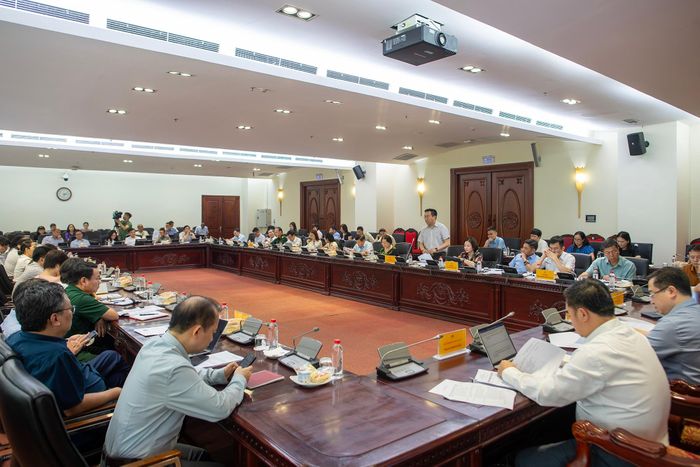 Chiều 13/7, Tọa đàm Tham vấn chuyên gia về Dự án Luật sửa đổi, bổ sung một số điều của Luật Xuất bản (dự án Luật) diễn ra tại Hà Nội. Tọa đàm chủ trì bởi ông Đặng Xuân Phương - Phó chủ nhiệm Ủy ban Văn hóa và Xã hội của Quốc hội; ông Phan Tâm - Thứ trưởng Bộ Văn hóa, Thể thao và Du lịch; ông Phạm Minh Tuấn - Chủ tịch Hội Xuất bản Việt Nam.