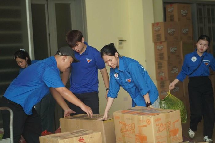 Các sinh viên tình nguyện Trường Đại học Văn hóa Hà Nội