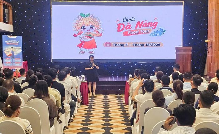 Đại diện Sở VHTTDL TP. Đà Nẵng chia sẻ một số nội dung tại lớp tập huấn