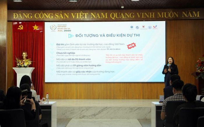 Đại diện Ban Chuyên môn công bố thể lệ ACL 2026