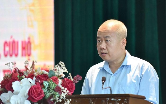 Chủ tịch UBND TP. Hải Phòng Đỗ Thành Trung biểu dương tinh thần dũng cảm của cả Đoàn công tác. Ảnh HP