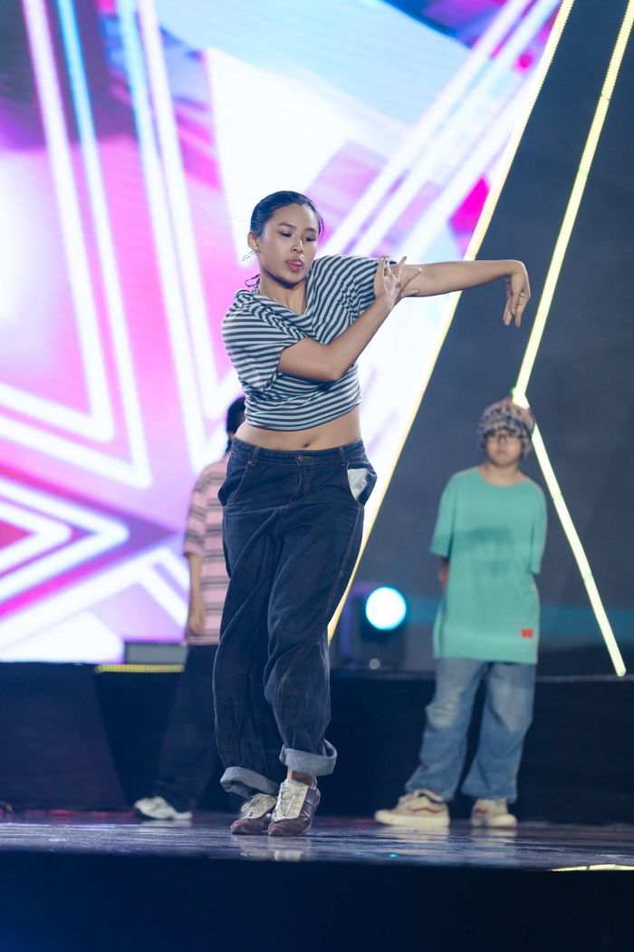 Sự kết hợp giữa tuyển thủ Audition PC và dancer trong mô hình thi đấu Phygital Dance.