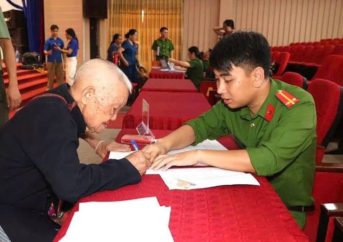 Mỗi mẫu ADN được tiếp nhận hôm nay không chỉ là dữ liệu phục vụ công tác giám định, xác minh, mà còn là một tia hy vọng giúp những người con của Tổ quốc được trở về với đúng tên tuổi của mình, giúp những gia đình đã mòn mỏi chờ đợi suốt hàng chục năm có cơ hội tìm lại người thân