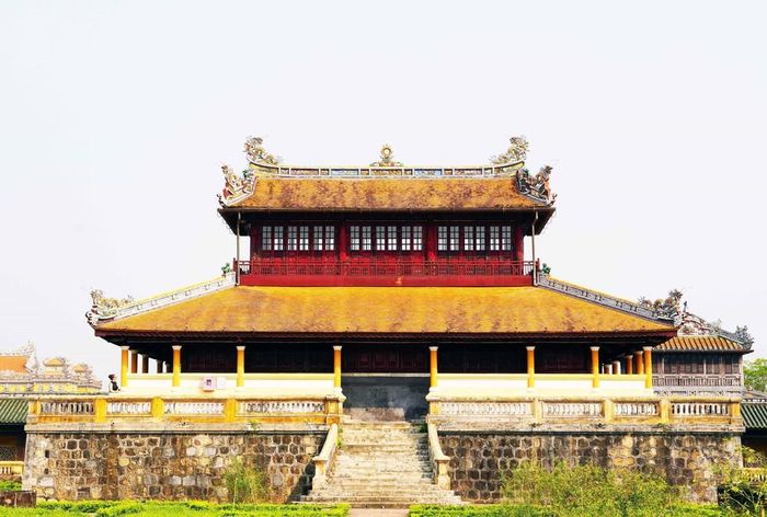 Trên mái của Nhật Thành Lâu, Đại Nội Huế có nhiều linh vật rồng (long) tinh xảo, biểu trưng quyền lực tối cao và sự thịnh vượng. Ảnh: Nguyên Lý - TTXVN