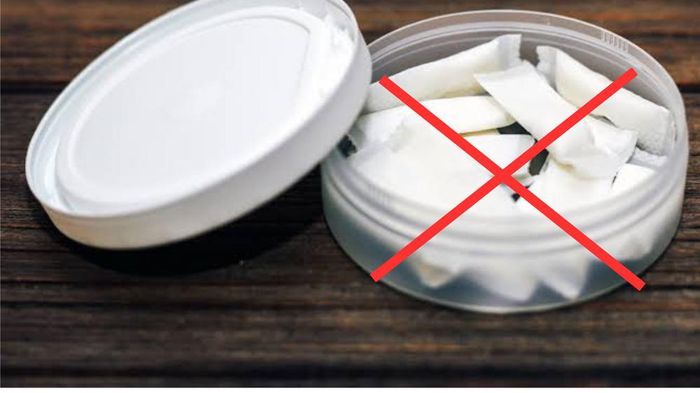 Bộ Y tế vừa chính thức đề xuất đưa túi ngậm nicotine vào danh mục cấm triệt để. Ảnh minh họa.