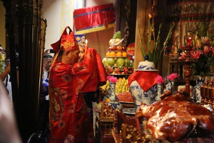 Lễ hội truyền thống Di tích Quốc gia đặc biệt đền Bạch Mã. Ảnh: TTXVN