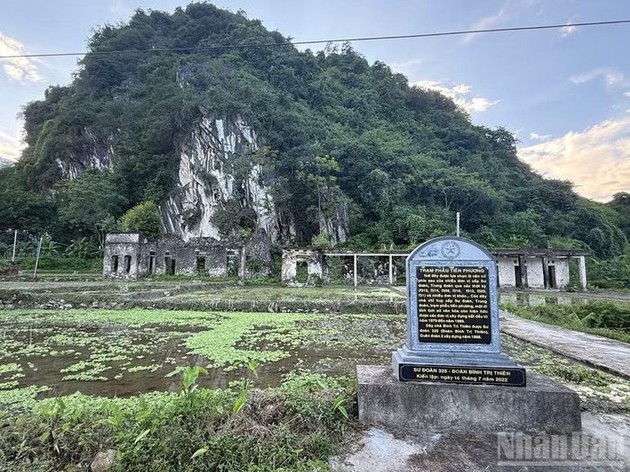 Di tích lịch sử Làng Pinh, còn lưu giữ các dãy nhà xây nơi đặt sở chỉ huy mặt trận tiền phương.