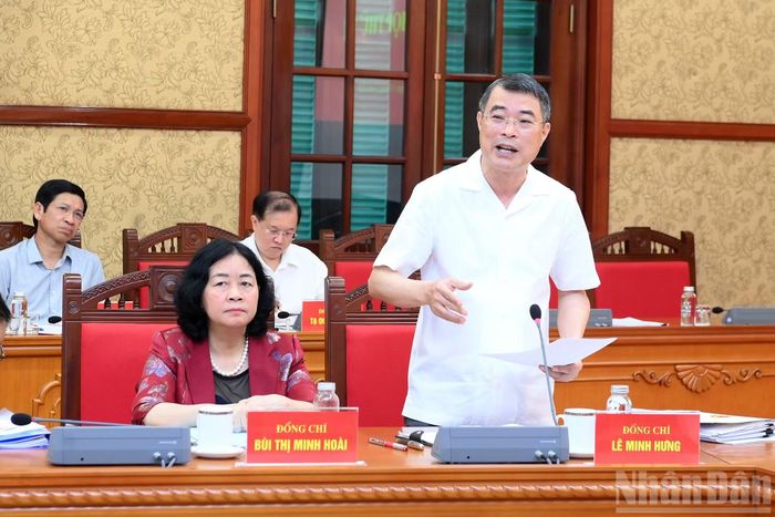 Thủ tướng Chính phủ Lê Minh Hưng phát biểu tại phiên họp.
