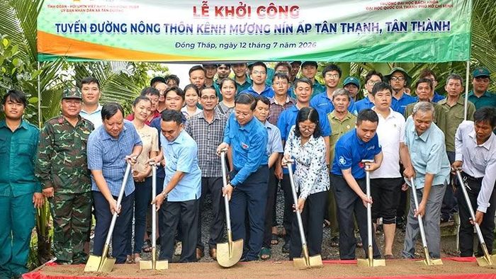 Nghi thức lễ khởi công tuyến đường nông thôn kênh Mương Nín, xã Tân Dương, tỉnh Đồng Tháp.