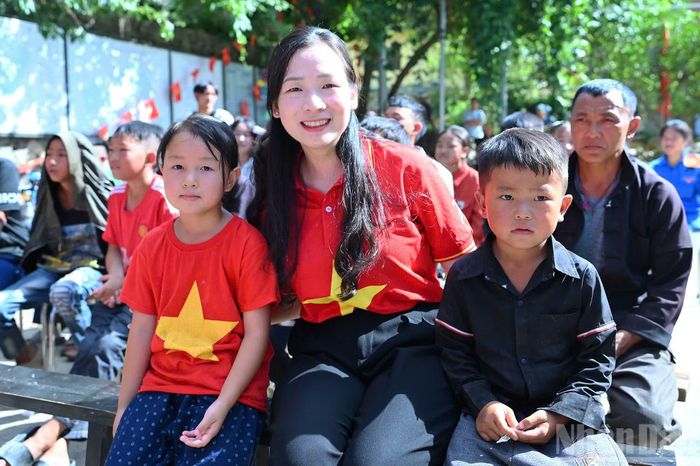 Những phần quà không chỉ mang giá trị vật chất mà còn thể hiện sự đồng hành của tổ chức Hội, các doanh nghiệp và cộng đồng đối với đồng bào vùng biên giới, góp phần lan tỏa tinh thần sẻ chia, trách nhiệm xã hội và khơi dậy khát vọng phát triển nơi địa đầu Tổ quốc.