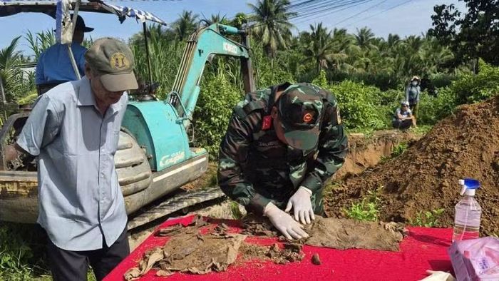 Lực lượng tìm thấy hài cốt liệt sĩ trong sáng 13/7.
