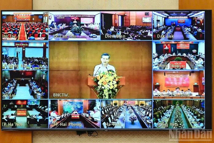 Hội nghị được tổ chức theo hình thức trực tiếp kết hợp trực tuyến. (Ảnh: THỦY NGUYÊN)