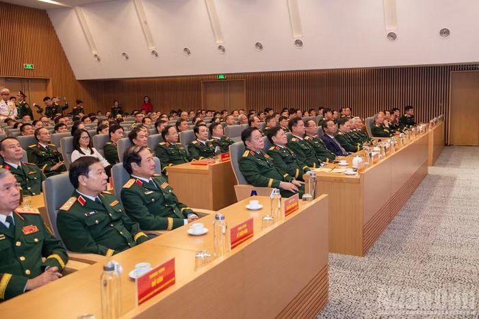 Các đại biểu tham dự buổi lễ.