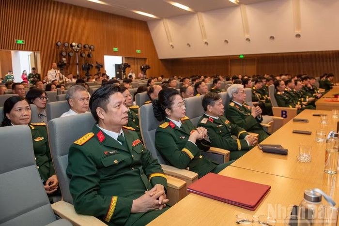 Các đại biểu tham dự buổi lễ.