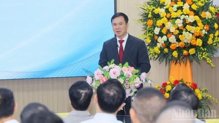 Phó Giáo sư, Tiến sĩ Bùi Thế Duy, Giám đốc Đại học Quốc gia Hà Nội phát biểu tại buổi lễ.