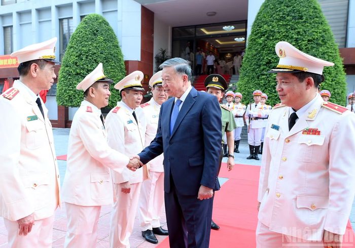 Tổng Bí thư, Chủ tịch nước Tô Lâm với lãnh đạo Cục Cảnh sát quản lý trại giam, cơ sở giáo dục bắt buộc, trường giáo dưỡng (Bộ Công an).