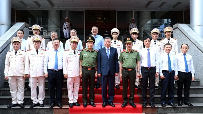 Tổng Bí thư, Chủ tịch nước Tô Lâm với các đại biểu và lãnh đạo Bộ Công an và Cục Cảnh sát quản lý trại giam, cơ sở giáo dục bắt buộc, trường giáo dưỡng. (Ảnh: ĐĂNG KHOA)