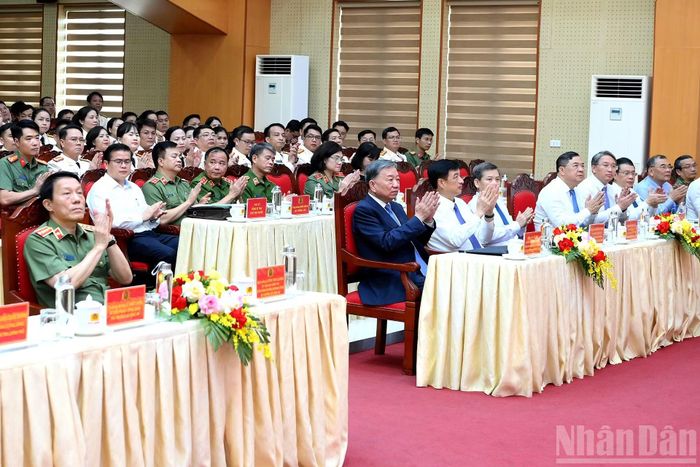 Tổng Bí thư, Chủ tịch nước Tô Lâm và các đại biểu tham dự cuộc làm việc.