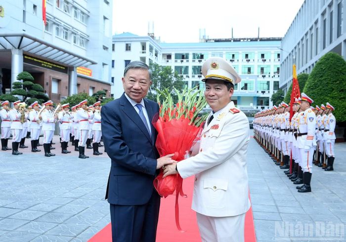 Lãnh đạo Cục Cảnh sát quản lý trại giam, cơ sở giáo dục bắt buộc, trường giáo dưỡng (Bộ Công an) đón Tổng Bí thư, Chủ tịch nước Tô Lâm.