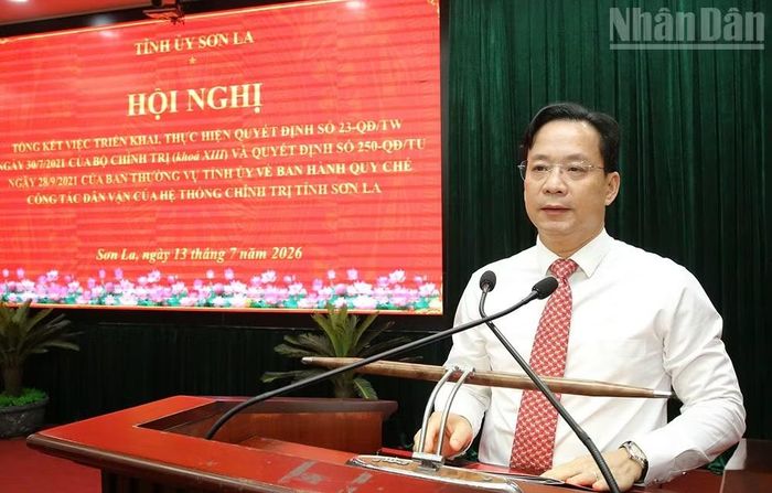 Đồng chí Hoàng Văn Nghiệm, Bí thư Tỉnh ủy Sơn La phát biểu tại hội nghị.